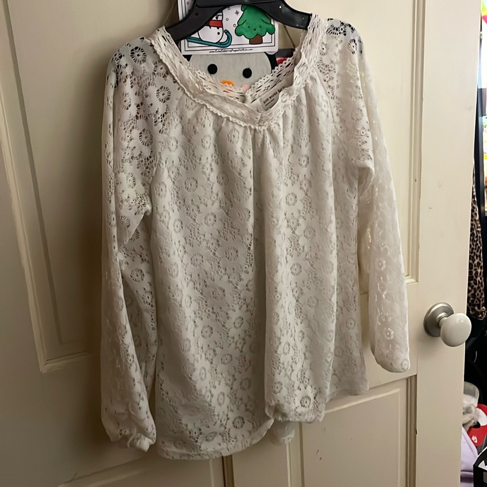 Women’s white shirt